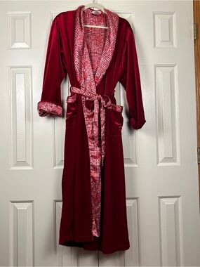 Vintage Opulence Red Velvet Robe